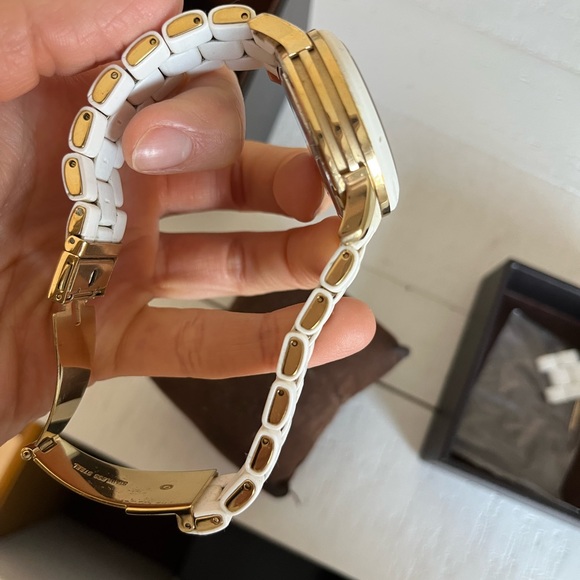 Micheal kors watch. - Picture 3 of 12